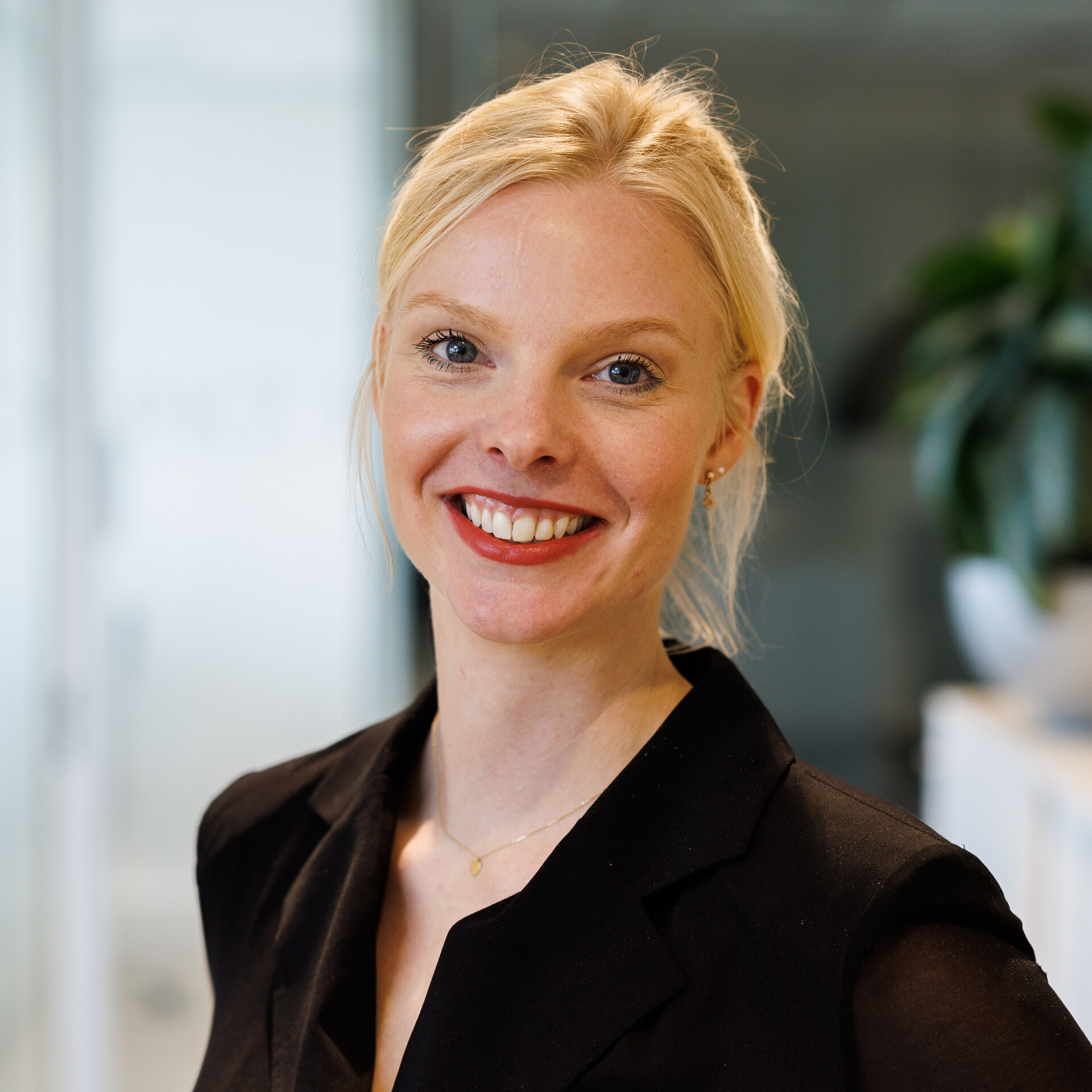 Senior Consultant Transaction Services